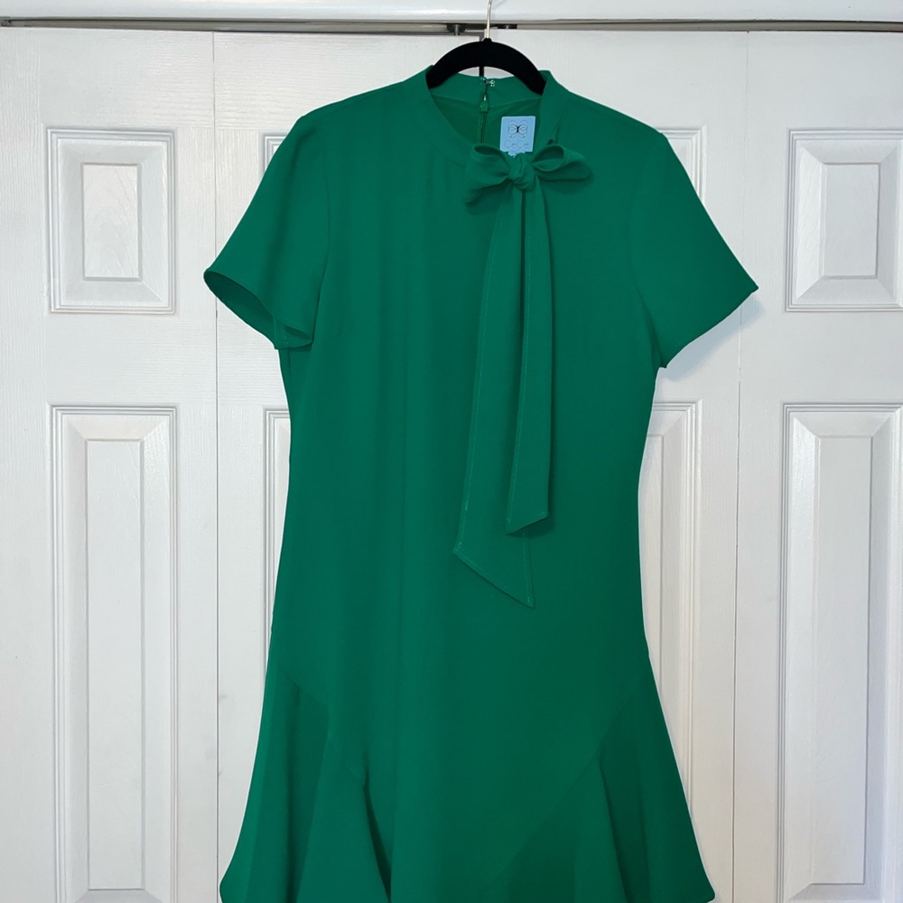 🌺 2/$50 or 3/$60! CeCe Vibrant Green Mini Dress with Bow Accent